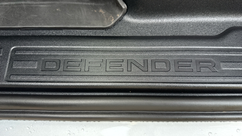 Land Rover Defender 90 Diesel 3.0 D200 Hard Top Auto